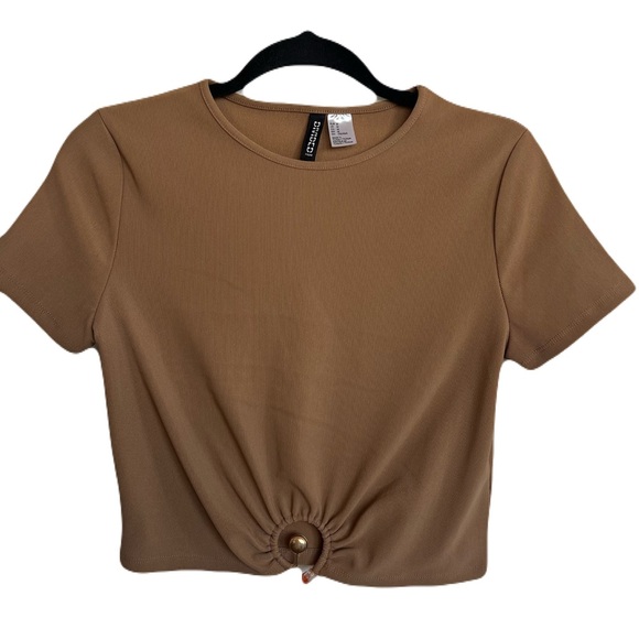 H&M Tops - 🆕 NWOT 🖤 H&M Brown Ribbed Cutout Crop Tee – Size Small 🖤